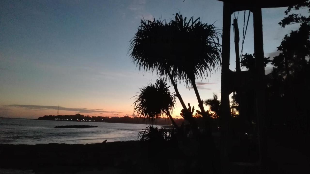 Sunchaser Beach Hotel Tangalle Dış mekan fotoğraf